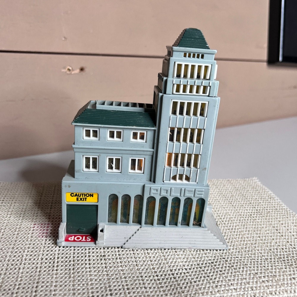 Vintage 1989 Micro‎ Machines Galoob Police Station Light Up Building Miniature